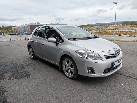 Toyota Auris 2 of 13