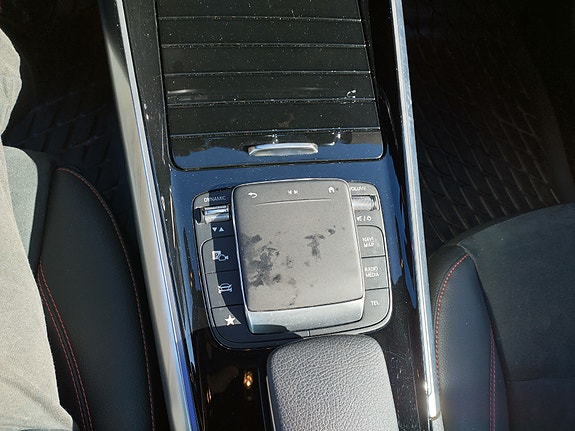Mercedes-Benz GLA250 e 13 of 15