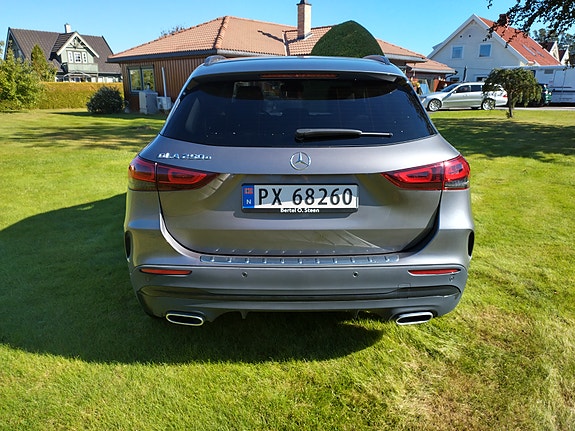 Mercedes-Benz GLA250 e 5 of 15