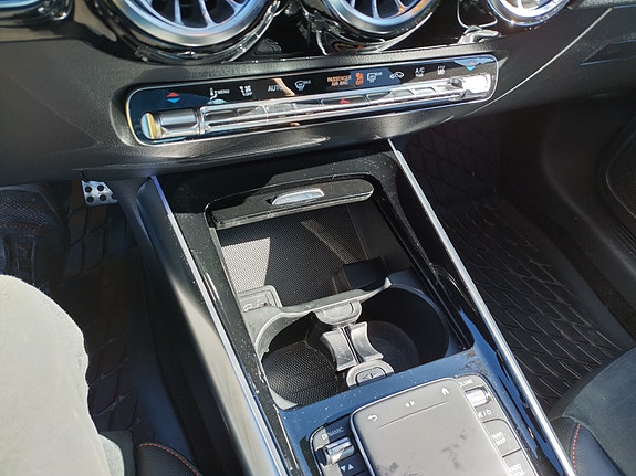 Mercedes-Benz GLA250 e 12 of 15