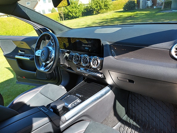 Mercedes-Benz GLA250 e 9 of 15