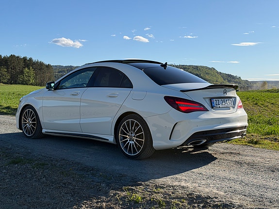 Mercedes-Benz CLA220 d 2 of 14
