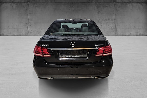 Mercedes-Benz 220 D 4 of 19