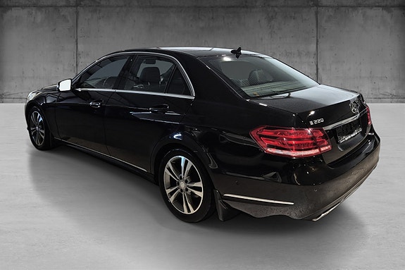Mercedes-Benz 220 D 3 of 19