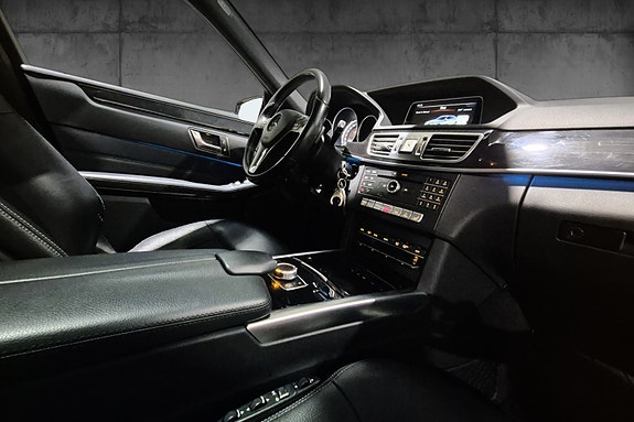 Mercedes-Benz 220 D 12 of 19