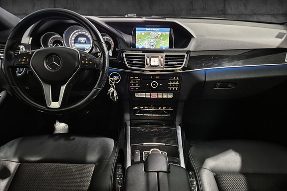 Mercedes-Benz 220 D 11 of 19