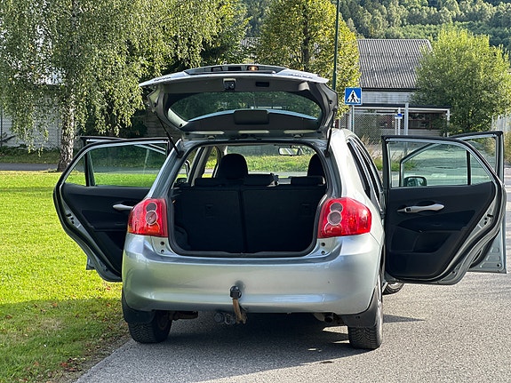 Toyota Auris 29 of 30