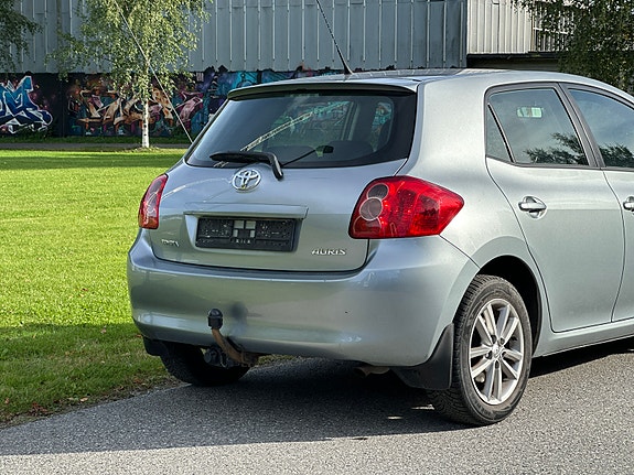 Toyota Auris 3 of 30