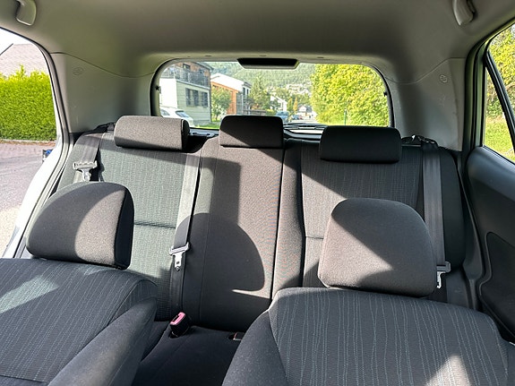 Toyota Auris 26 of 30