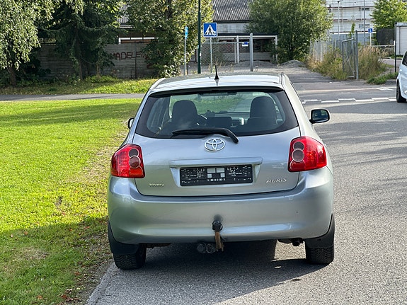Toyota Auris 18 of 30