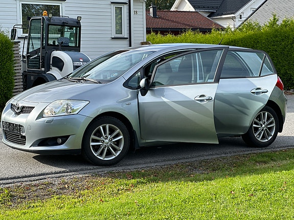 Toyota Auris 13 of 30