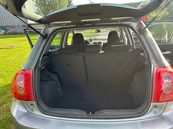 Toyota Auris 28 of 30