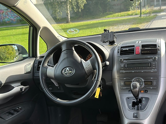 Toyota Auris 23 of 30
