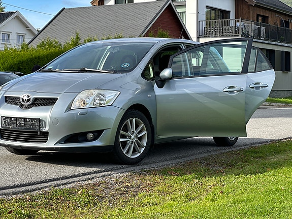 Toyota Auris 12 of 30