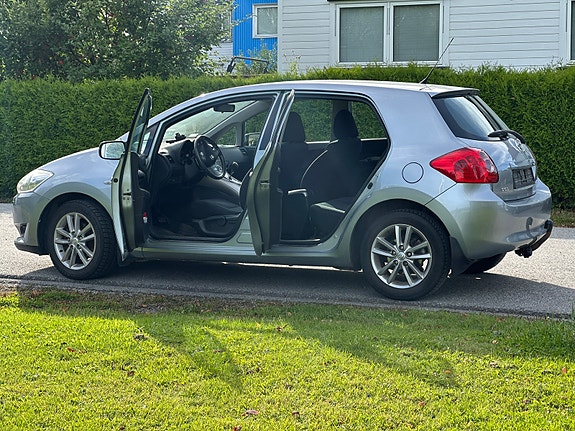 Toyota Auris 14 of 30