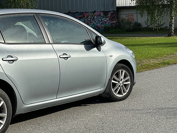 Toyota Auris 4 of 30