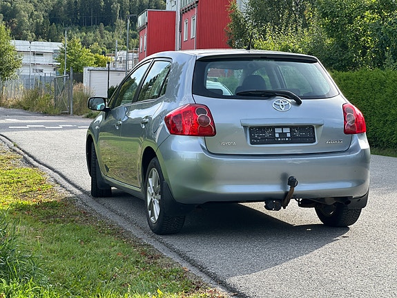 Toyota Auris 15 of 30