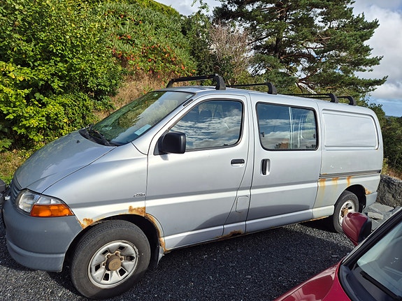 Toyota HiAce 6 of 18