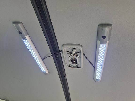 Toyota HiAce 9 of 18