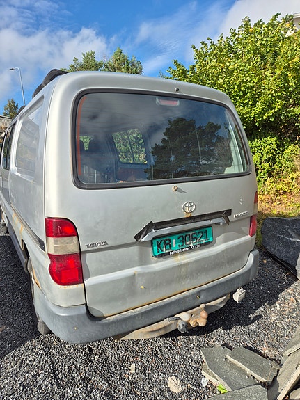 Toyota HiAce 3 of 18