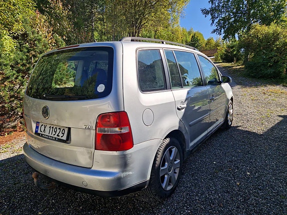 Volkswagen Touran 2 of 13
