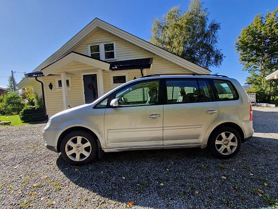 Volkswagen Touran 5 of 13