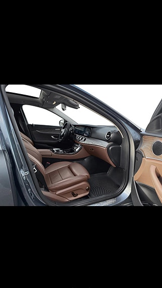 Mercedes-Benz E220 d 30 of 30