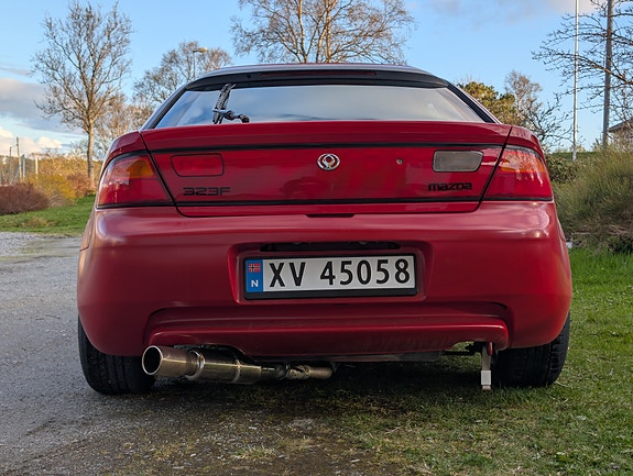 Mazda 323F 4 of 16