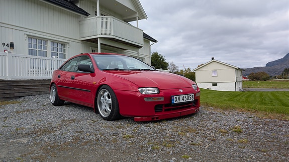 Mazda 323F 6 of 16