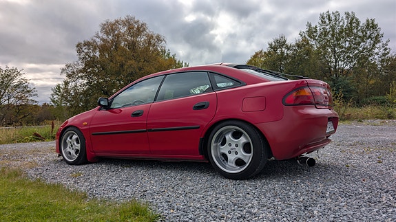 Mazda 323F 2 of 16