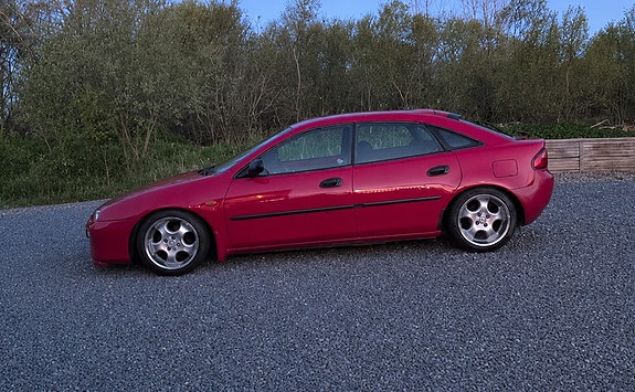 Mazda 323F 8 of 16