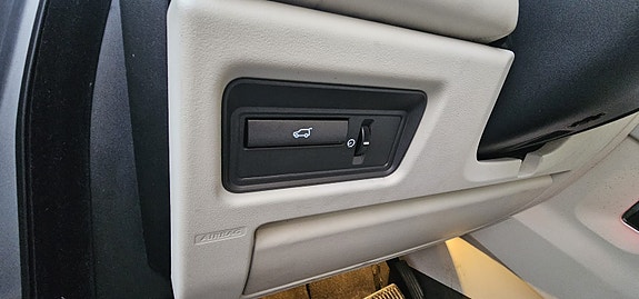 Land Rover Range Rover 27 of 30