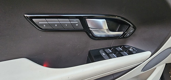 Land Rover Range Rover 29 of 30