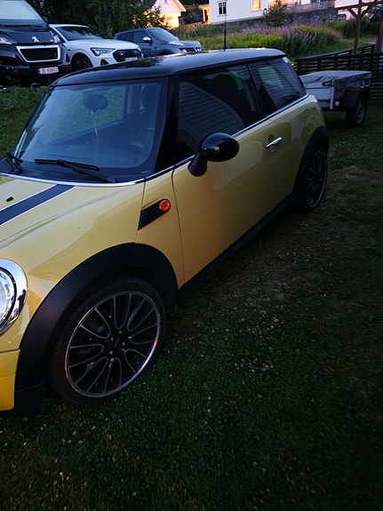 MINI Cooper 2 of 8