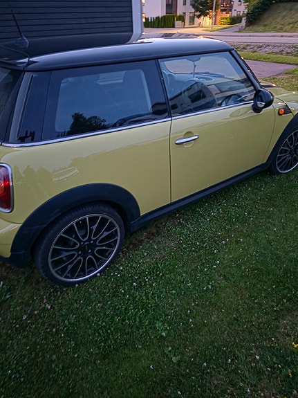 MINI Cooper 4 of 8