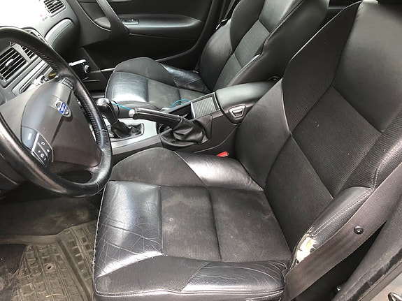 Volvo V70 8 of 17