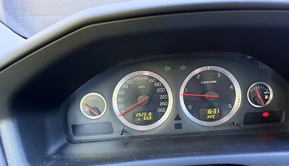Volvo V70 3 of 17