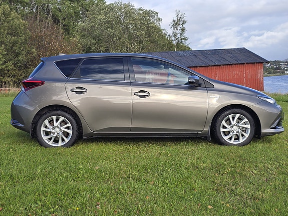 Toyota Auris 5 of 29