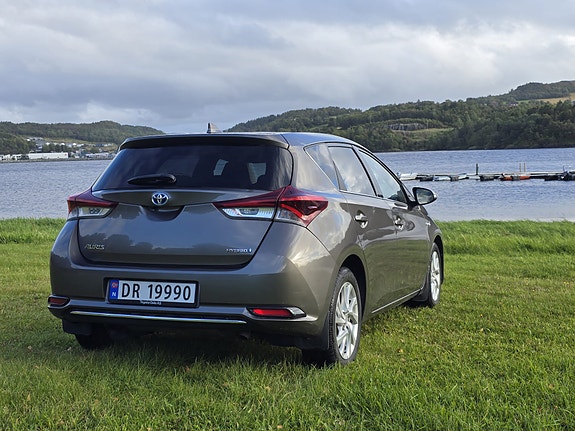 Toyota Auris 8 of 29