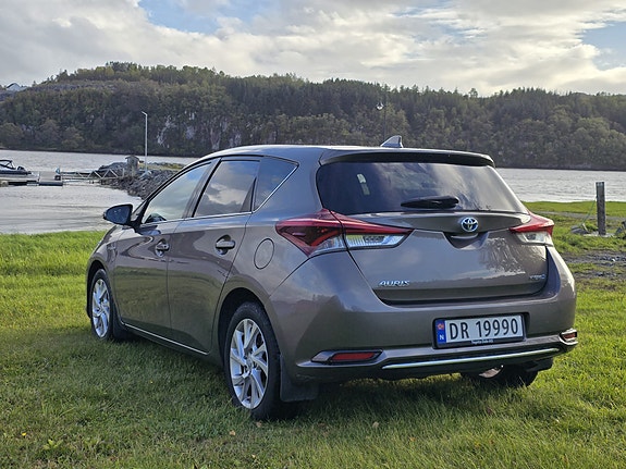 Toyota Auris 6 of 29