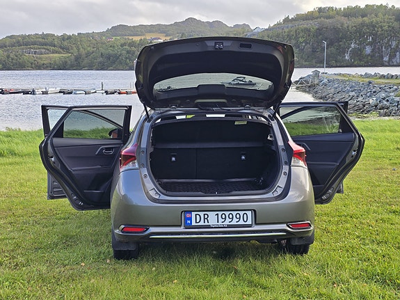 Toyota Auris 9 of 29