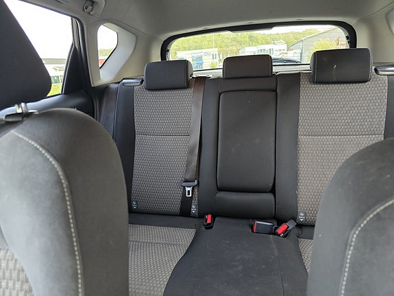 Toyota Auris 24 of 29