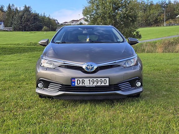 Toyota Auris 2 of 29