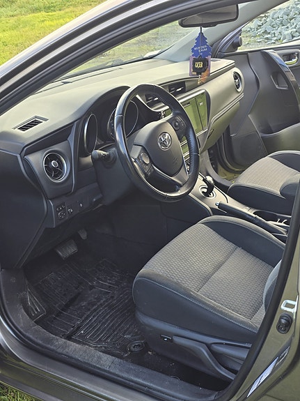 Toyota Auris 14 of 29