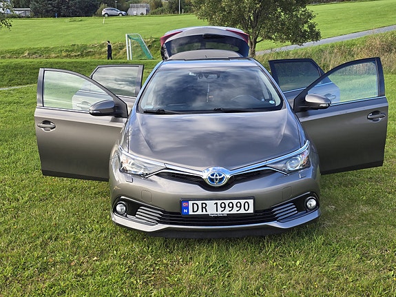 Toyota Auris 10 of 29