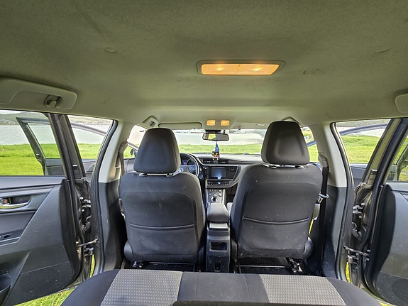 Toyota Auris 18 of 29