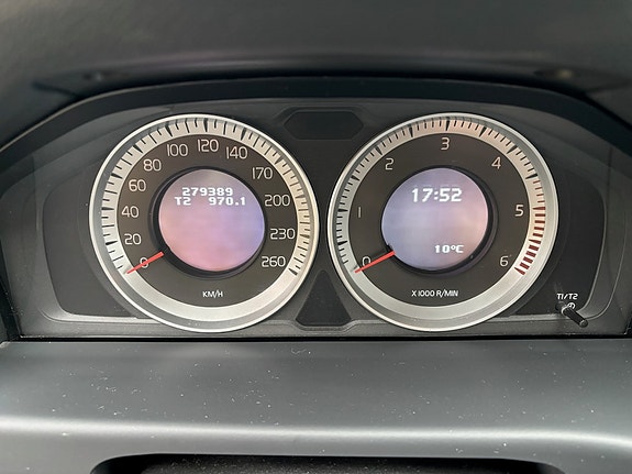 Volvo XC70 13 of 27