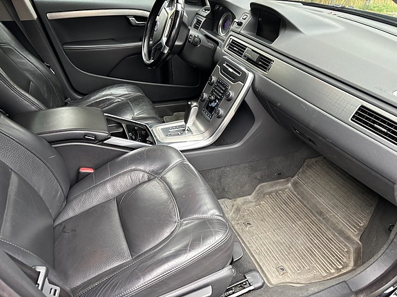 Volvo XC70 10 of 27