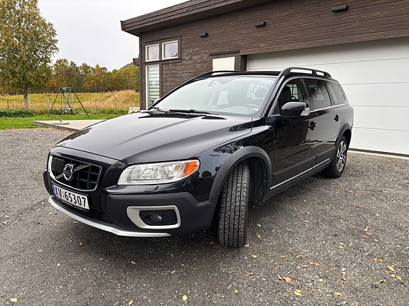 Volvo XC70 2 of 27