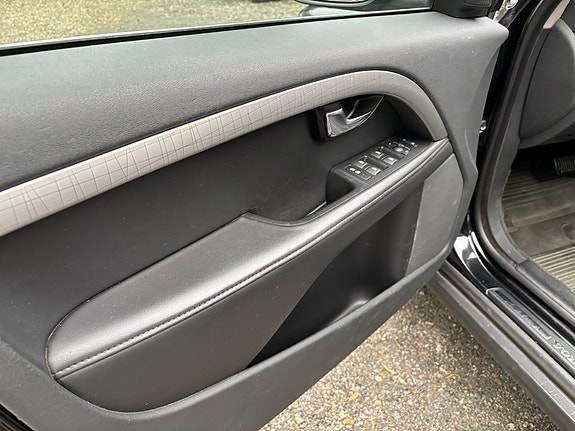 Volvo XC70 12 of 27